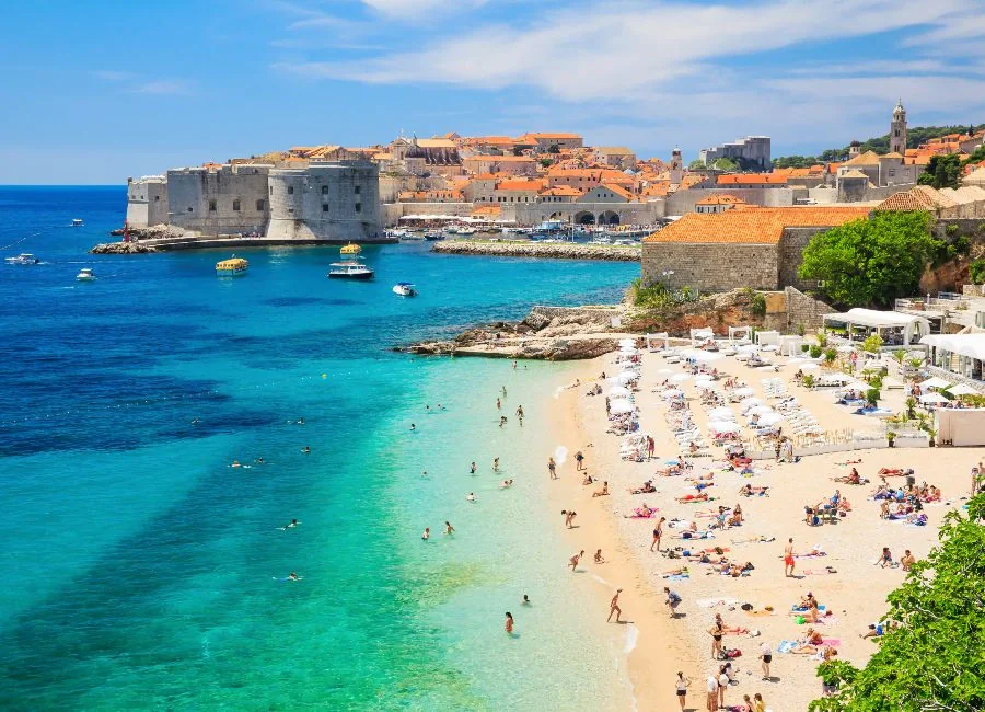 Dubrovnik Eski Kenti, şehir surları ve Hırvatistan'daki Adriyatik Denizi