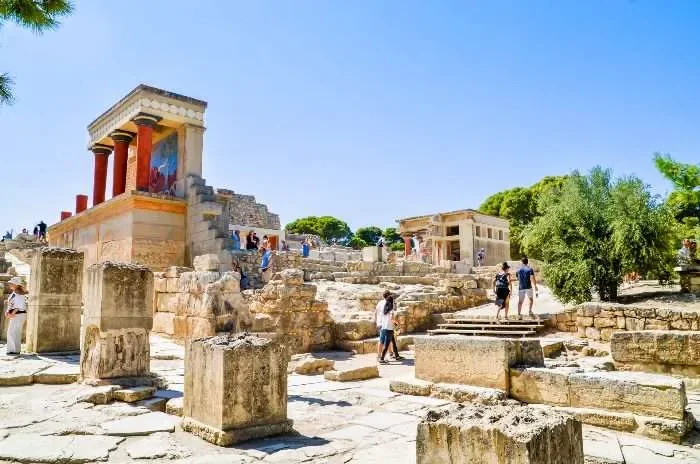 Heraklion Venedik limanı ve Girit'teki şehir kıyısı