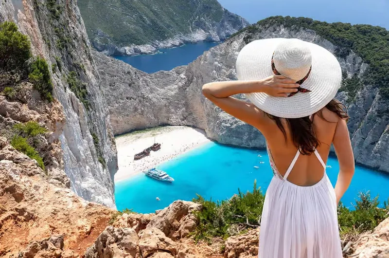 Igoumenitsa Körfezi, Yunanistan'ın kuzeybatısındaki sahil ve yeşil Epirus kıyı şeridi