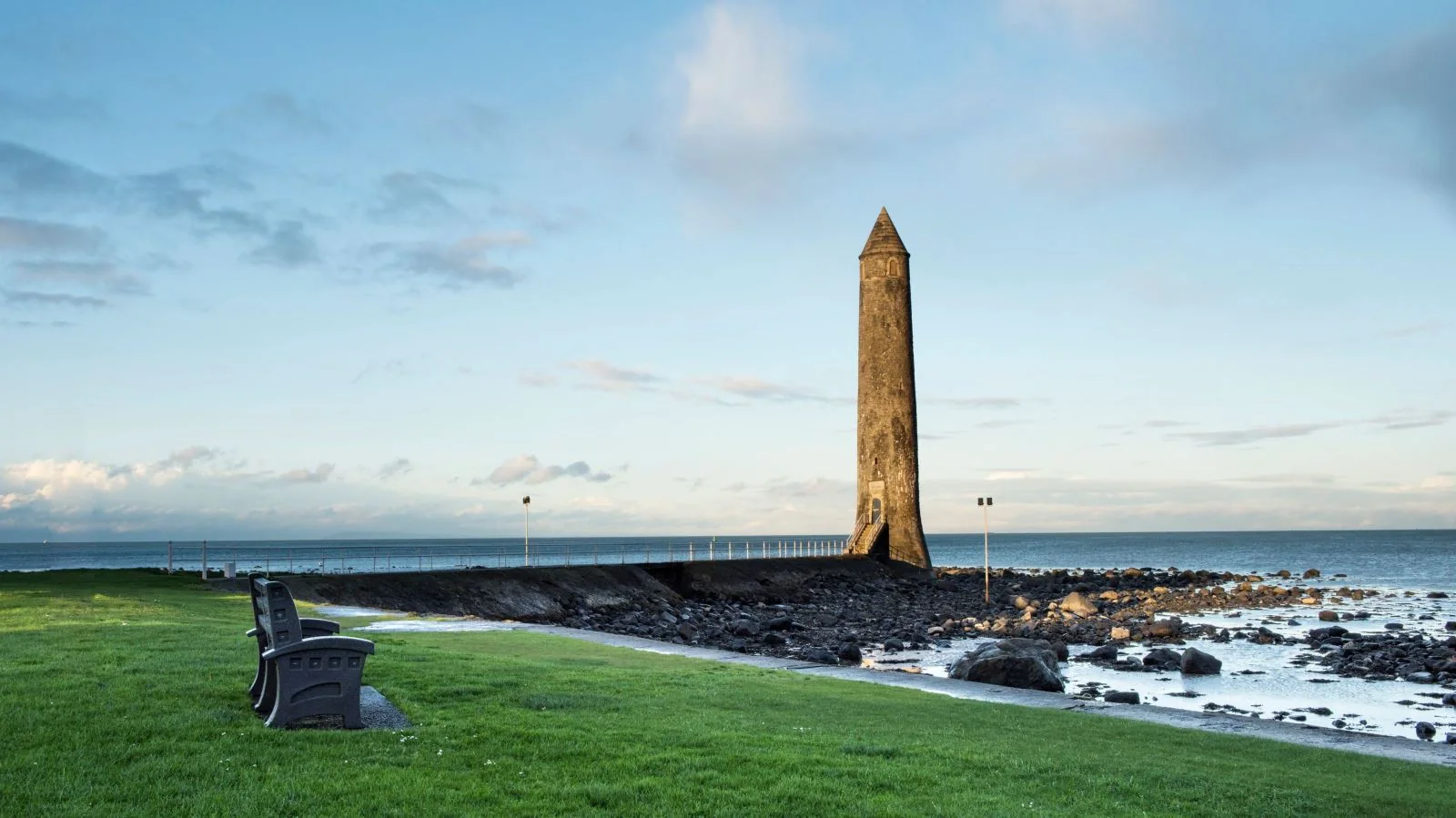 Larne limanı, kıyı şeridi ve County Antrim, Kuzey İrlanda'daki kasaba