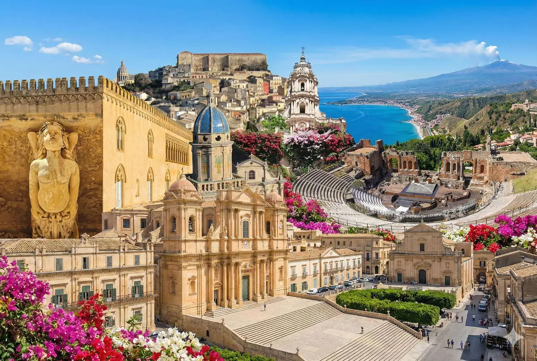 Sicilya'daki Messina sahili, katedral ve Messina Boğazı