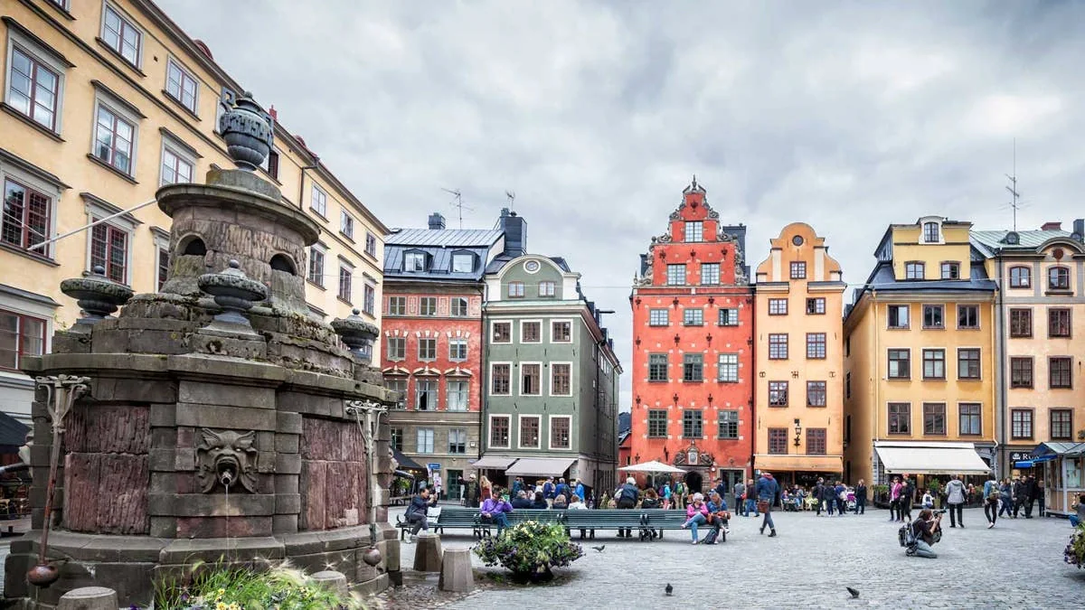 İsveç'teki Stockholm eski kenti, sahili ve adaları