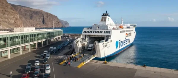 Fred. Olsen Express feribotu Gran Canaria'da Agaete