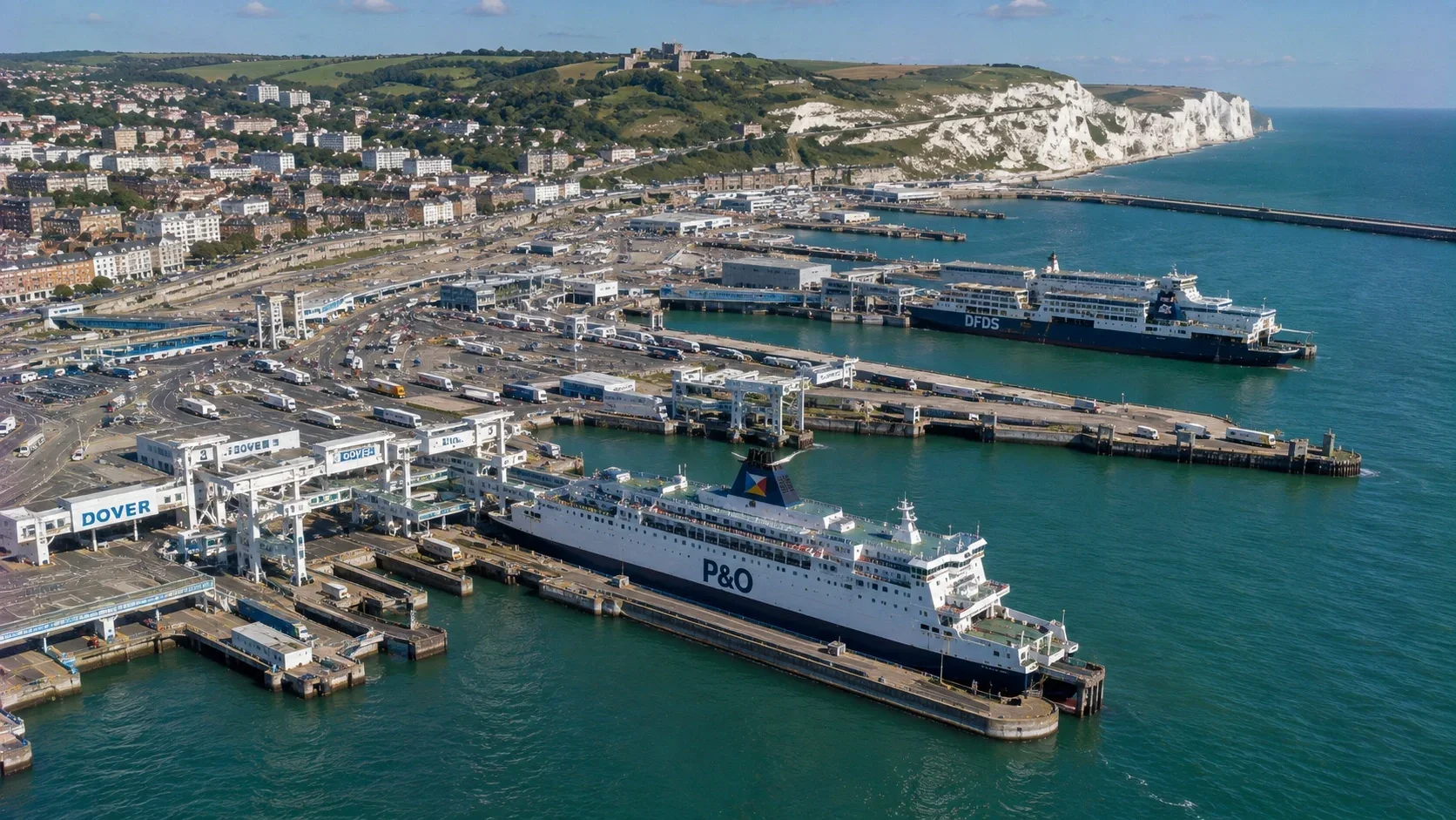 Dover kıyısı ve liman çevresi