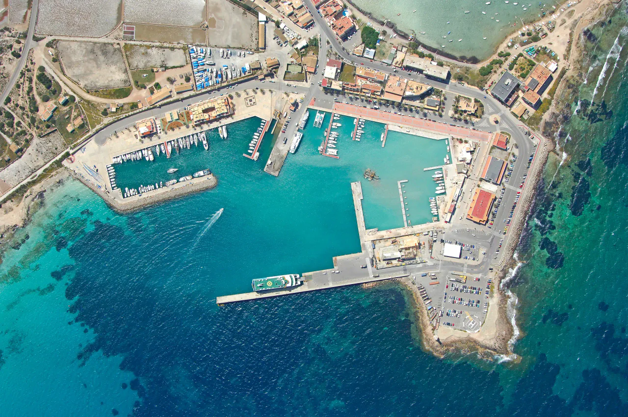 La Savina ve Formentera kıyı şeridi