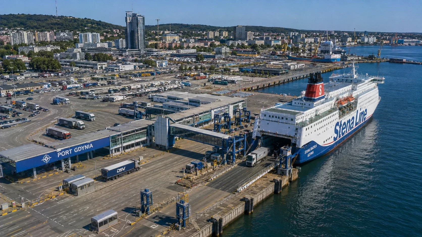 Polonya'nın Gdynia kentindeki yolcu terminalindeki Stena Line feribotu