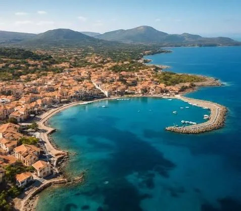 Golfo Aranci sahili ve Sardinia'da liman