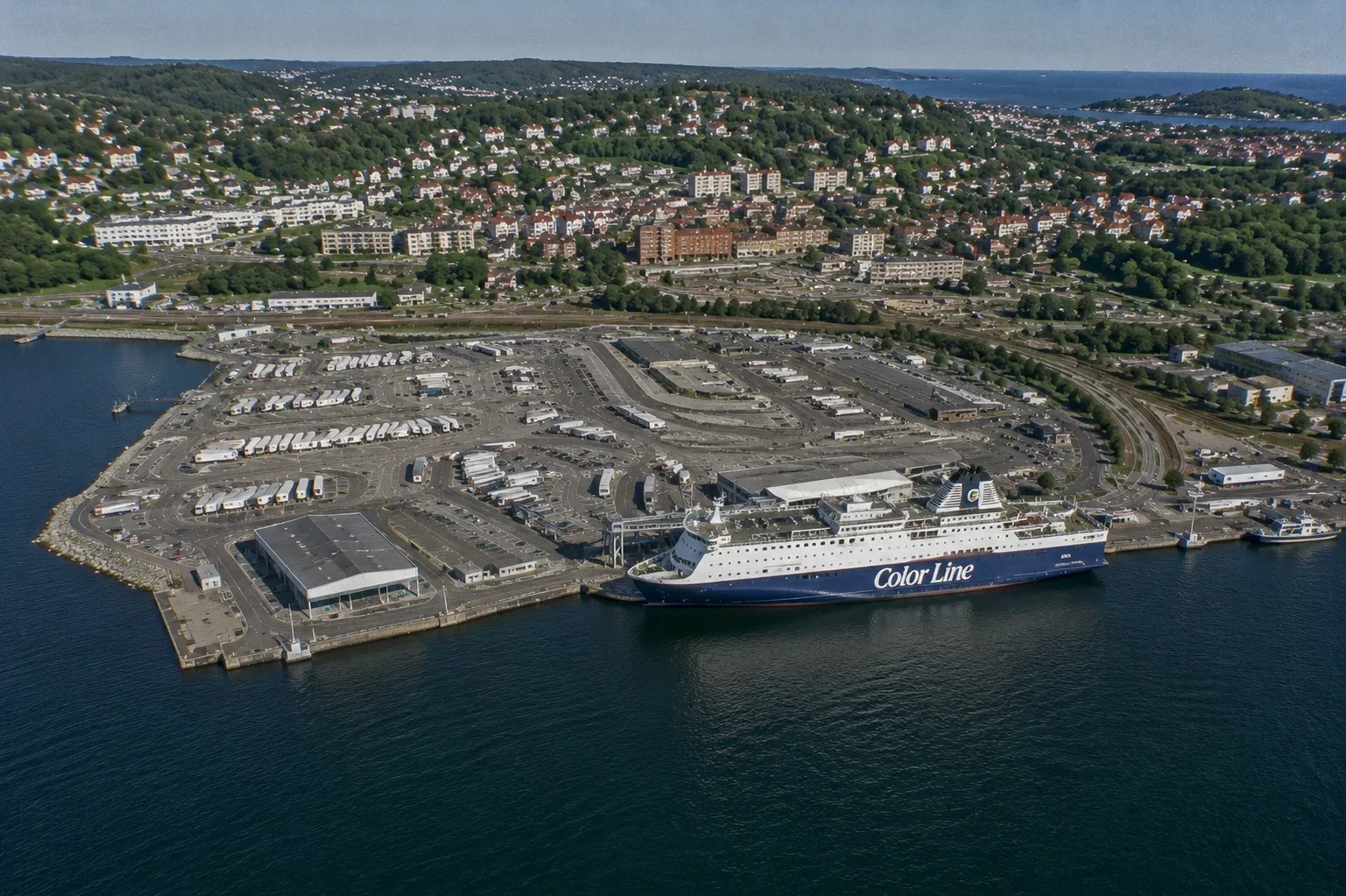 Larvik, Norveç'teki Color Line yolcu ve araç feribot terminali