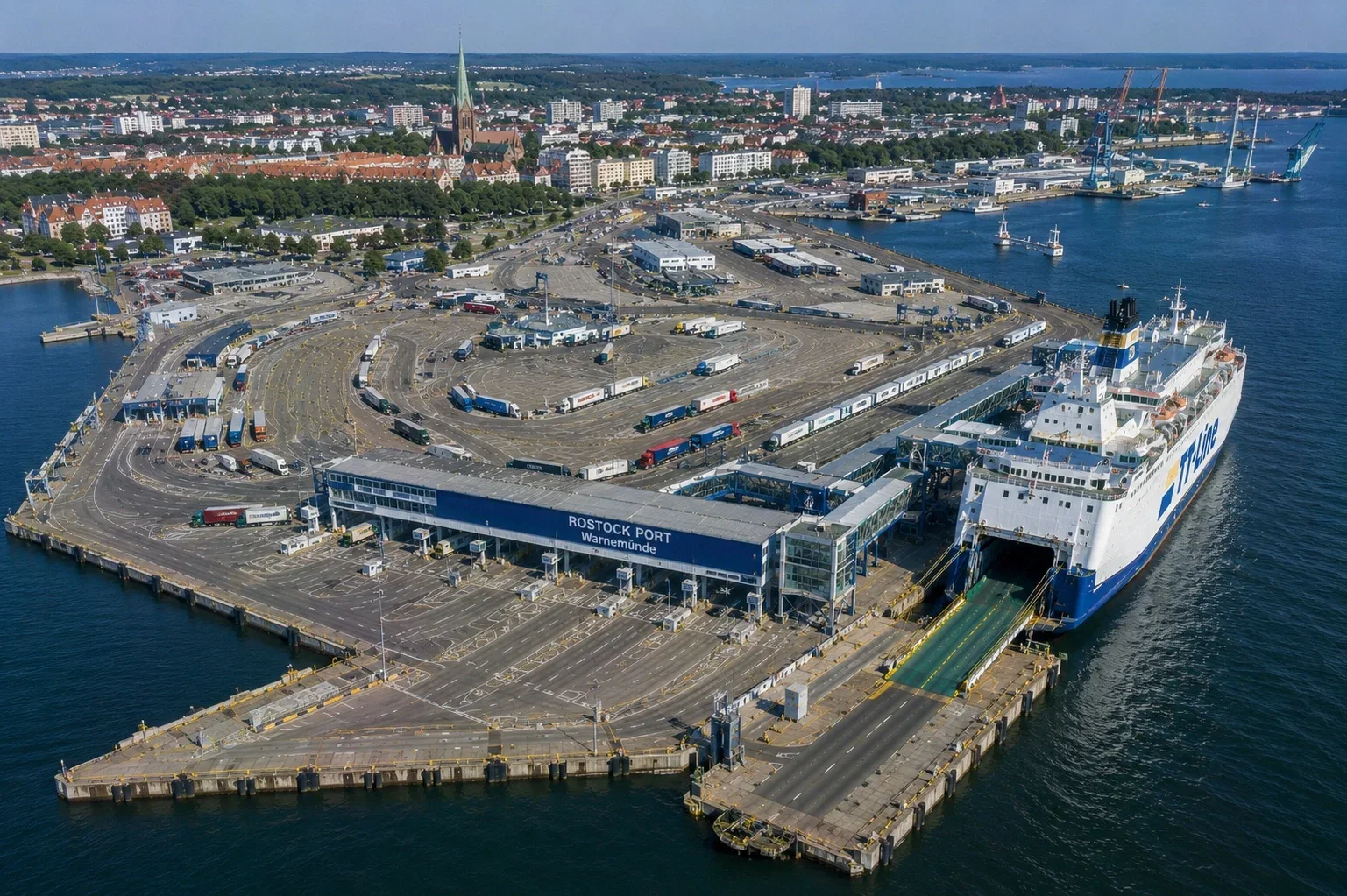 Rostock feribot limanının TT-Line feribotu ile ilgili bir bakış