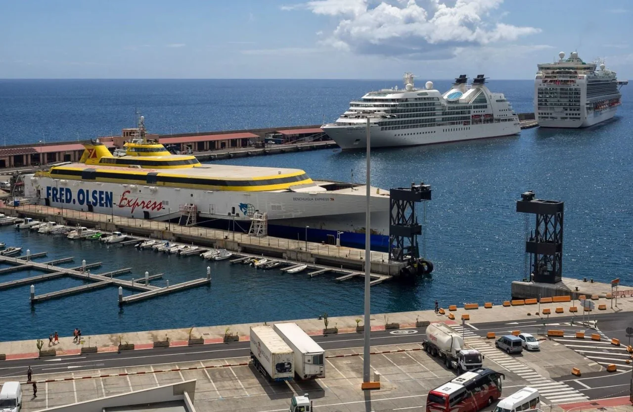 Santa Cruz de La Palma feribot terminali ve sahil