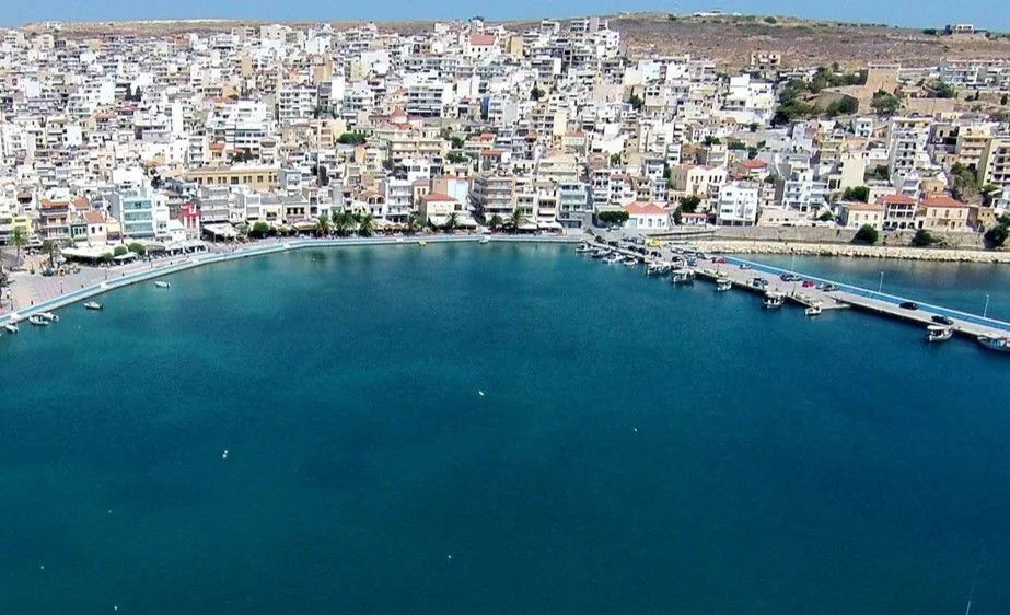 Sitia limanı ve doğu Crete sahil şeridi