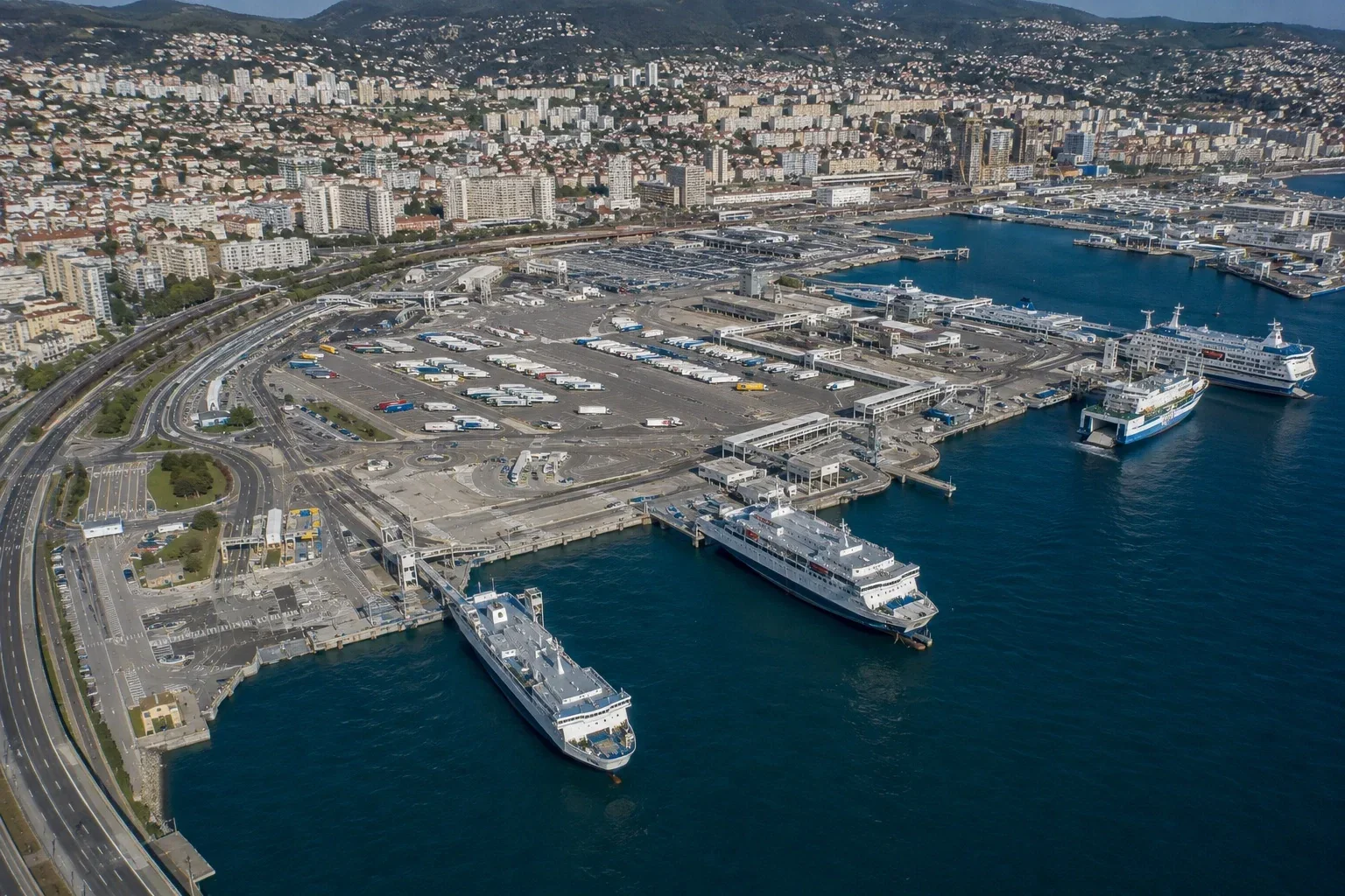 Toulon feribot limanı