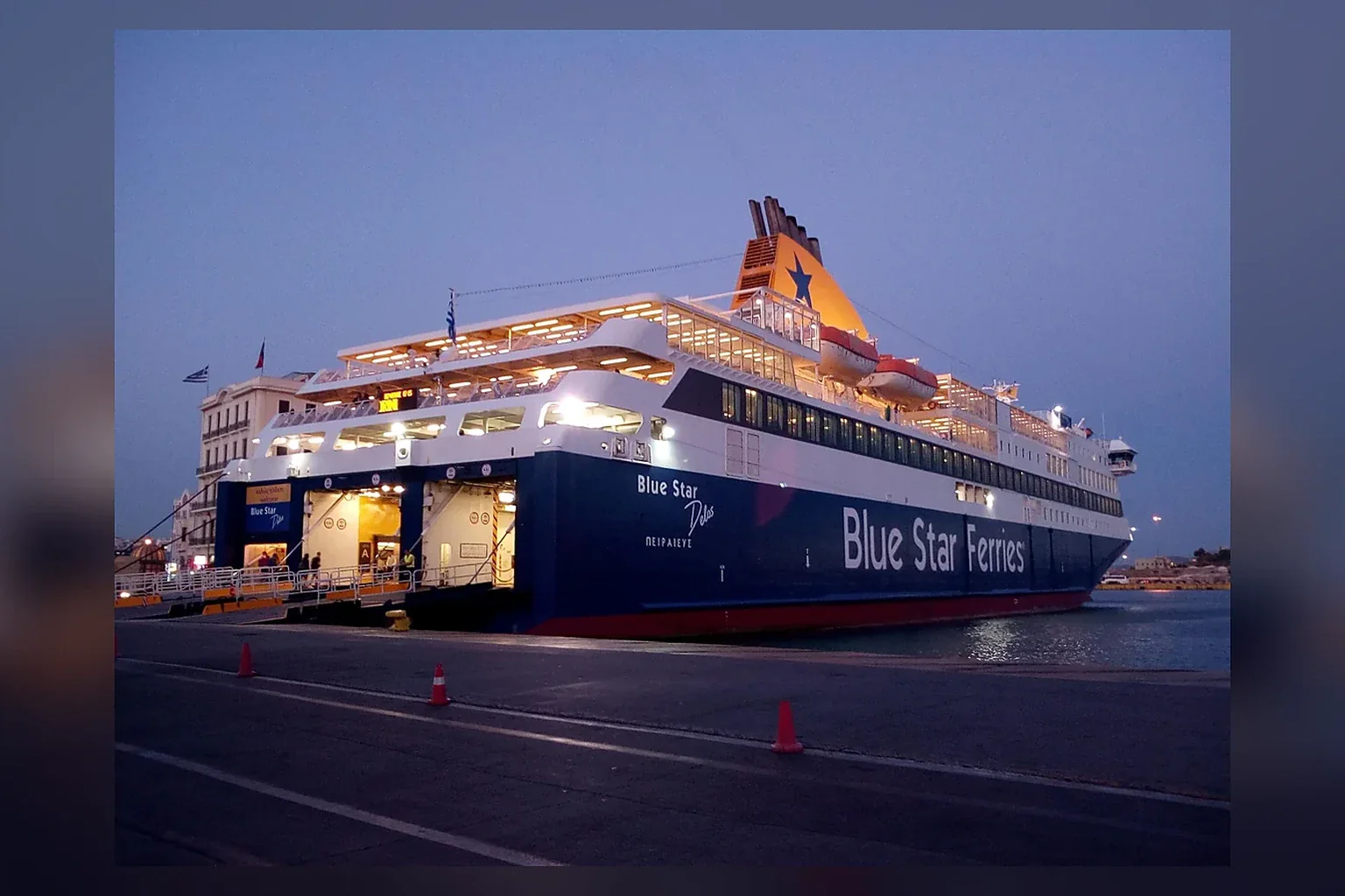 Blue Star Ferries yolcu ve araç feribotu