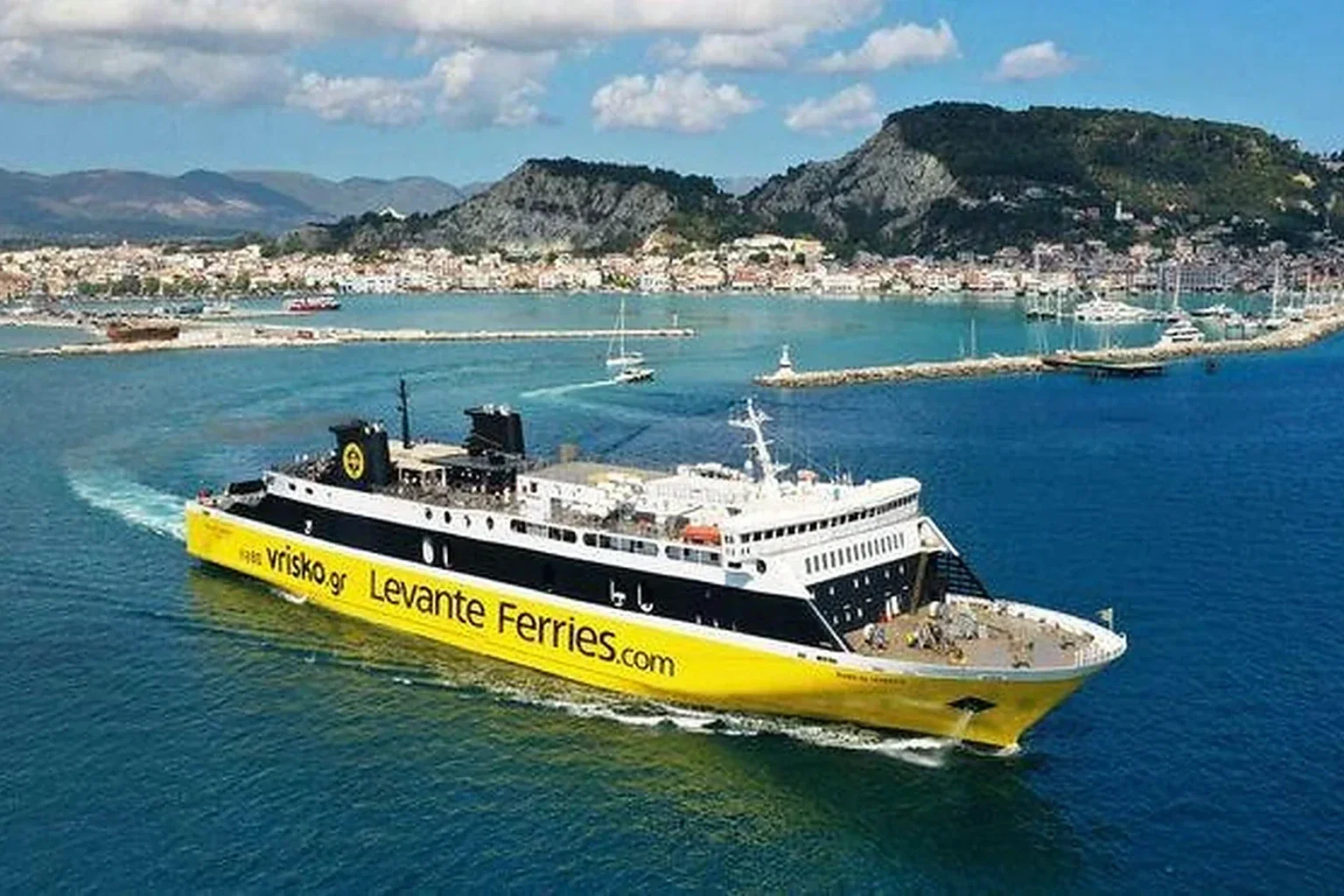İyonya Denizi'ndeki Levante Ferries yolcu ve araç feribotu