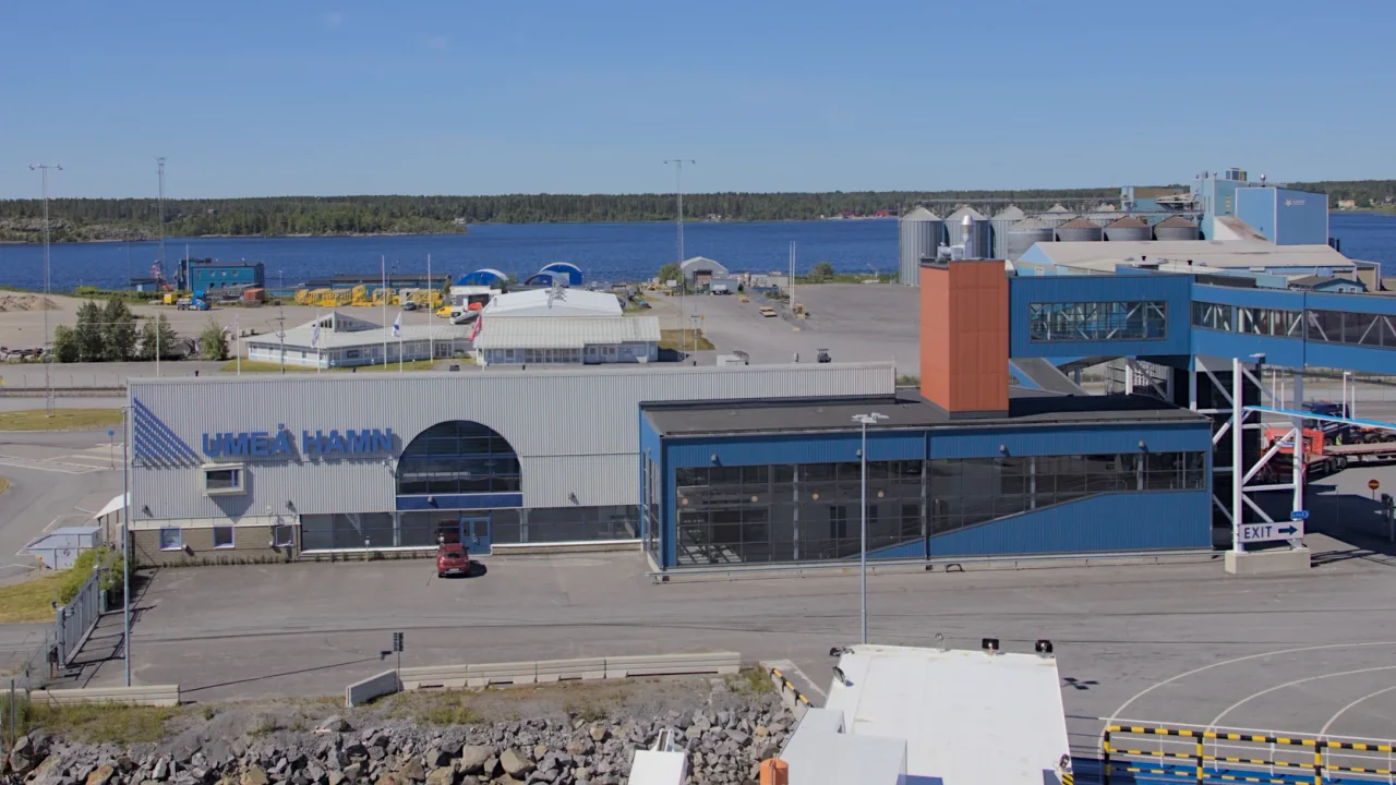 Umeå Holmsund'daki Wasaline terminali ve liman alanı