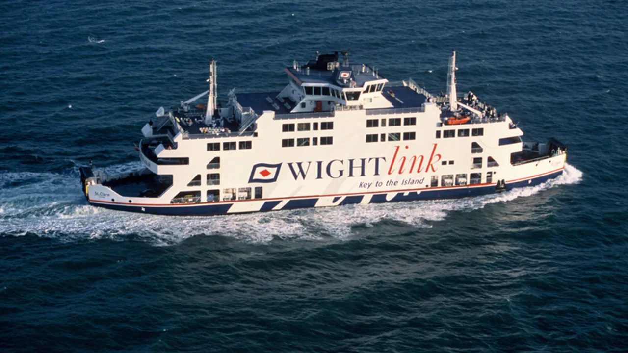 St Clare Wightlink feribotu denizde