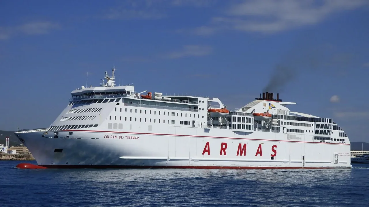 Naviera Armas feribotu