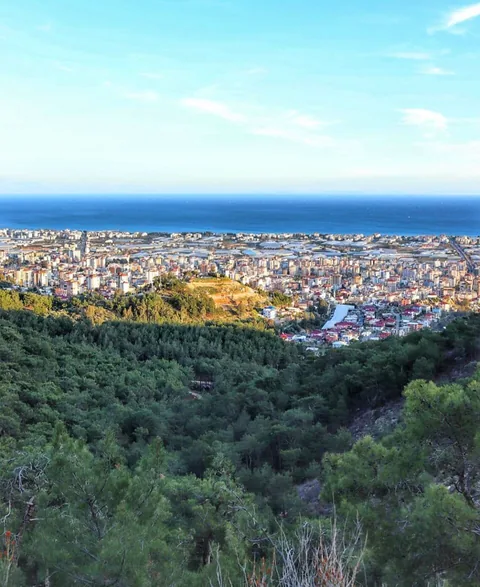 Anamur limanı ve kıyı manzarası