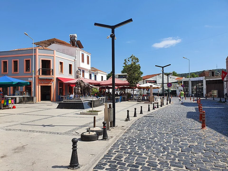 Ayvalık kıyısı ve liman çevresi