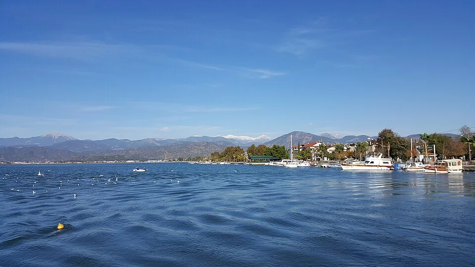 Fethiye kıyısı ve liman çevresi