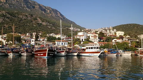 Kaş limanı ve kıyı manzarası