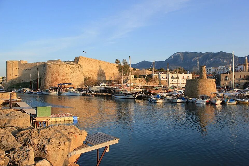 Girne kıyısı ve liman çevresi