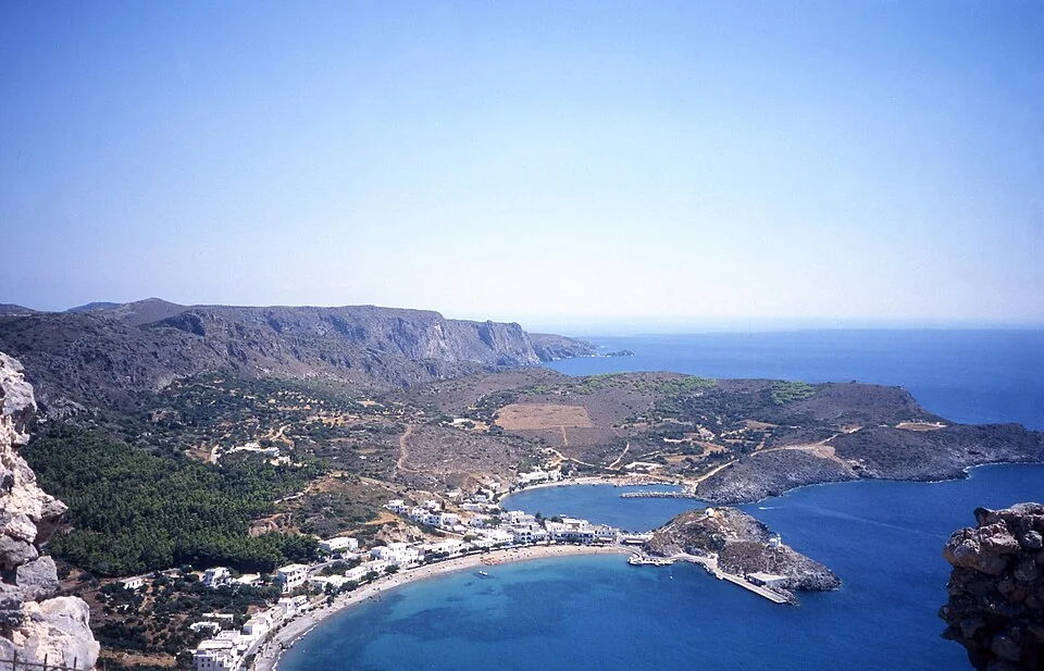 Kythira kıyısı ve liman çevresi