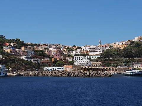 Ustica Cala Cimitero, İtalya manzarası